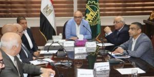 محافظ القليوبية يترأس اجتماع مجلس الصحة الإقليمي لتطوير الخدمات الطبية - بلس 48