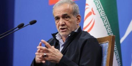 الرئيس الإيراني يؤكد أولوية تطوير شبكات النقل مع دول الجوار - بلس 48