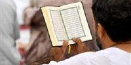 هل يجوز قراءة القرآن من المصحف بدون وضوء؟.. الإفتاء تجيب - بلس 48