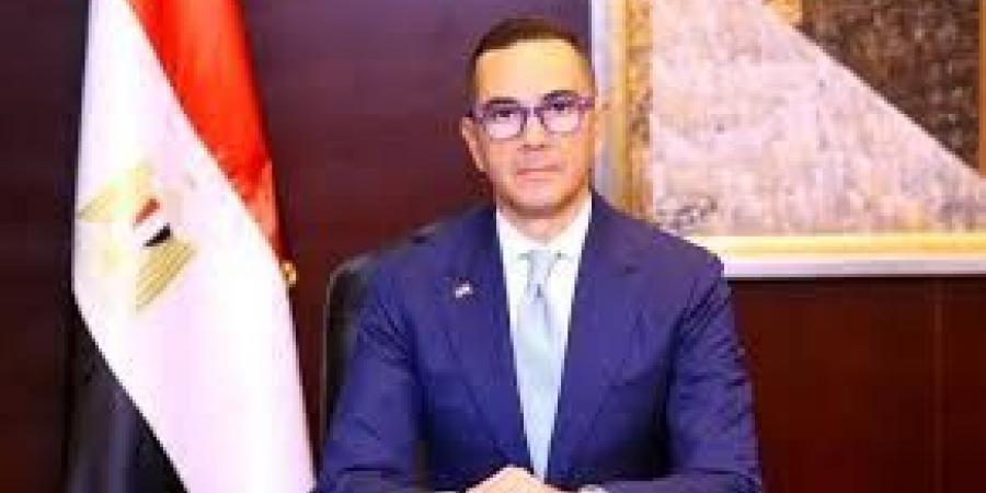 مصر:
      وزير
      الاستثمار
      يلتقي
      مستثمرين
      في
      مجال
      الطاقة
      الخضراء
      لبحث
      مشاريع
      تنموية
      واعدة - بلس 48