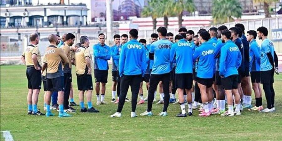 تفاصيل
جلسة
بيسيرو
مع
لاعبي
الزمالك - بلس 48