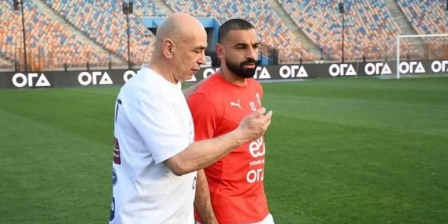 جلسة
خاصة
بين
العميد
ومحمد
صلاح
فور
انضمامه
لمعسكر
المنتخب - بلس 48