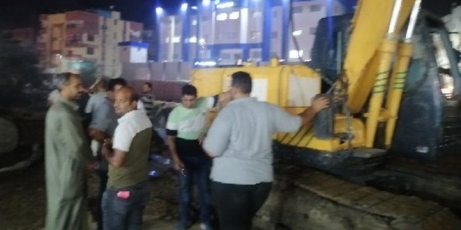 انفجار مفاجئ في خط مياه الشرب بأبوحماد والجهات المعنية تتدخل بسرعة للإصلاح - بلس 48