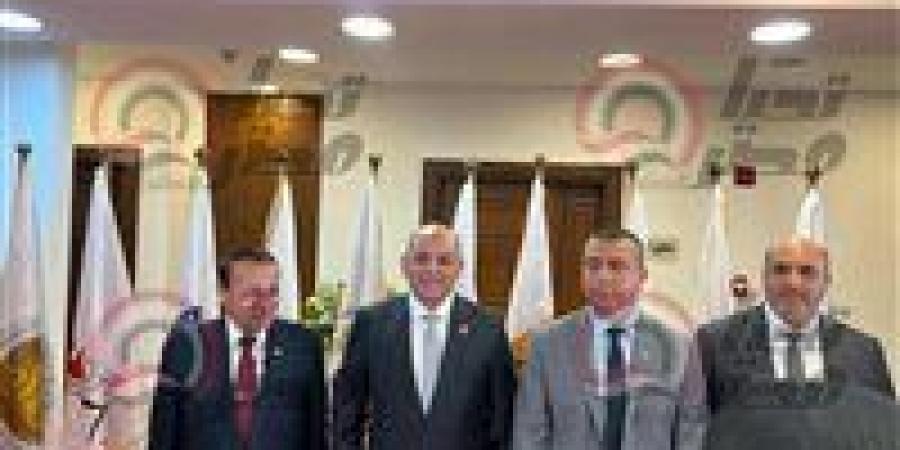 قيادات الأحزاب تتوافد على حماة الوطن لحضور الاجتماع التشاوري الثاني بشأن قائمة الشيوخ - بلس 48