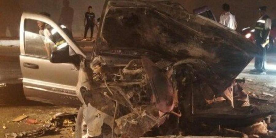 مصرع شخص إثر اصطدام سيارته بالرصيف على الطريق الدائرى بالقليوبية - بلس 48